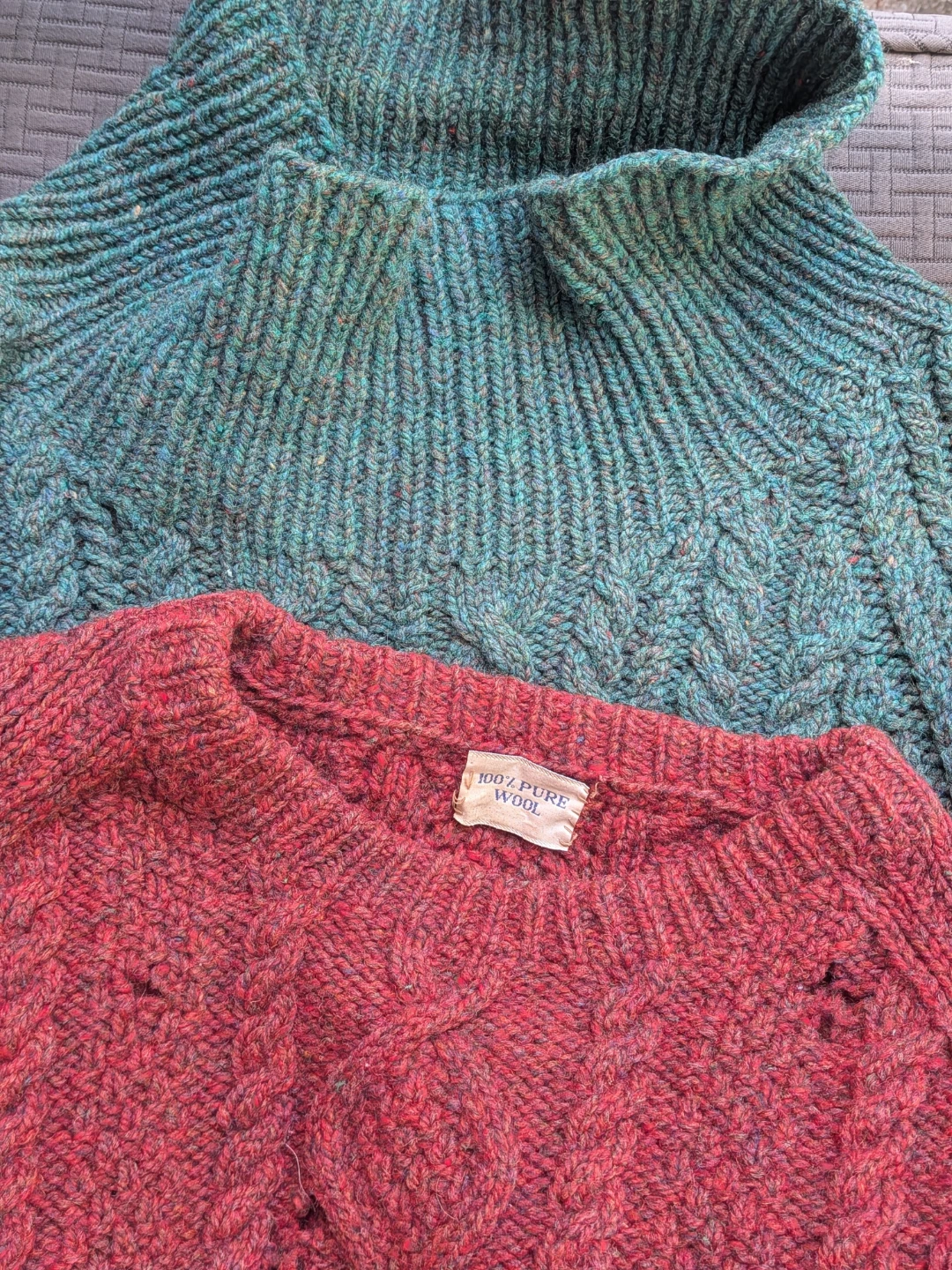 100% Pure Wool men's Sweaters sz large needs work