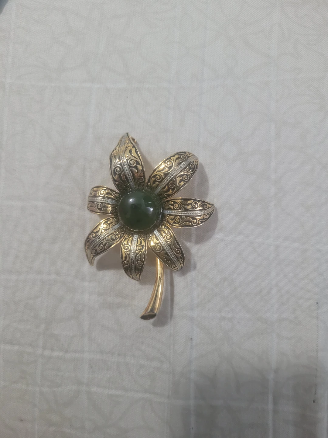 Gold-tone Flower Brooch with Green Stone ⚽️