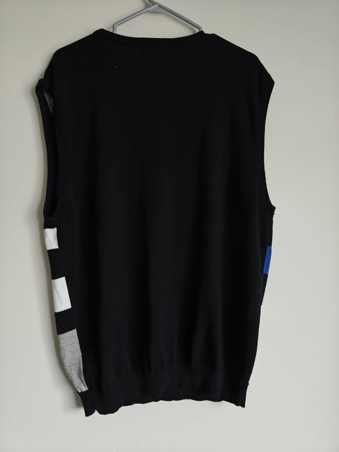 Le Château Sleeveless V-Neck Geometric Print Sweater Vest - photo 3