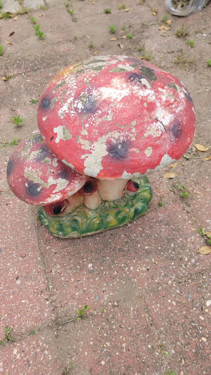 Mushroom Garden Decor Statue - photo 2