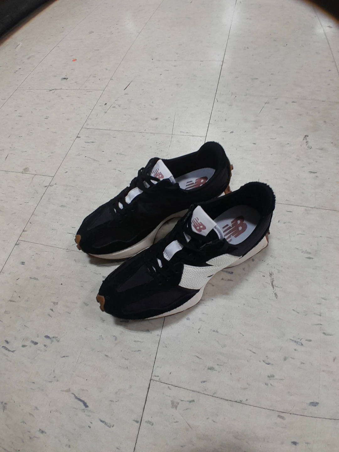 New Balance 327 Sneakers Women's Size 9