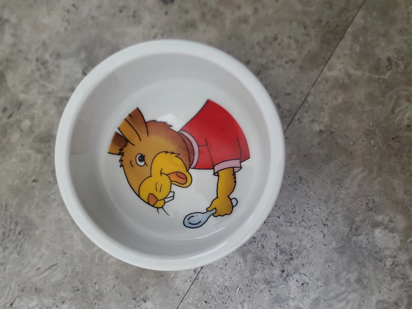 Living World Pet Bowl with Cute Beaver Design