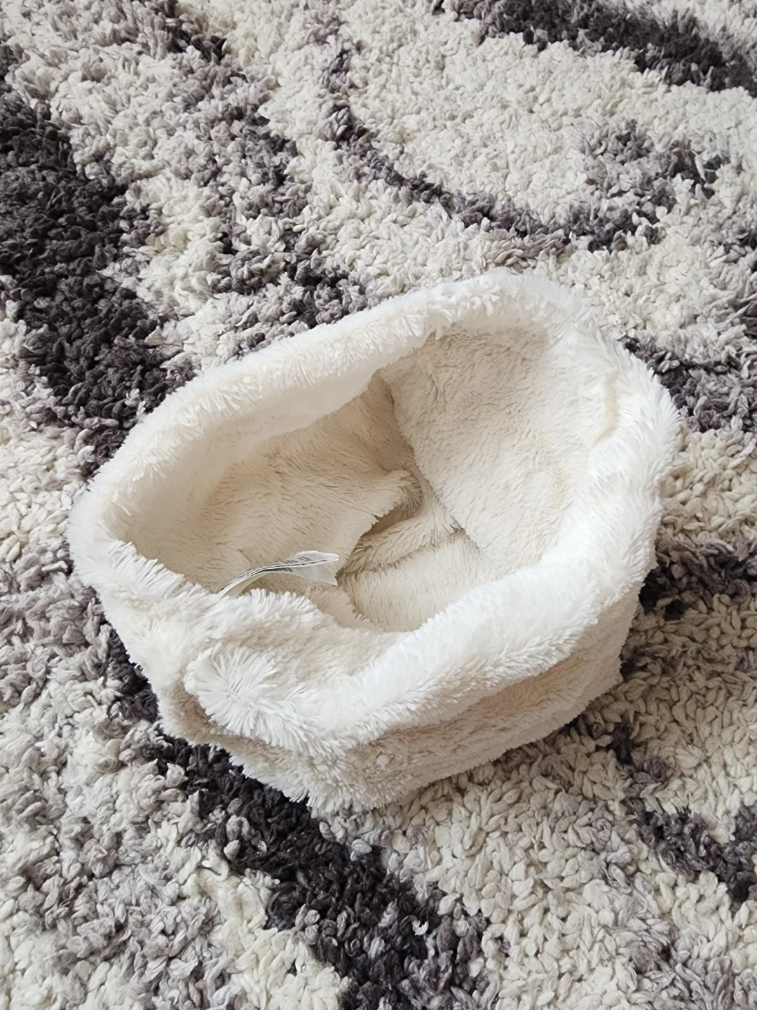 H&M White Plush Storage Basket - photo 3