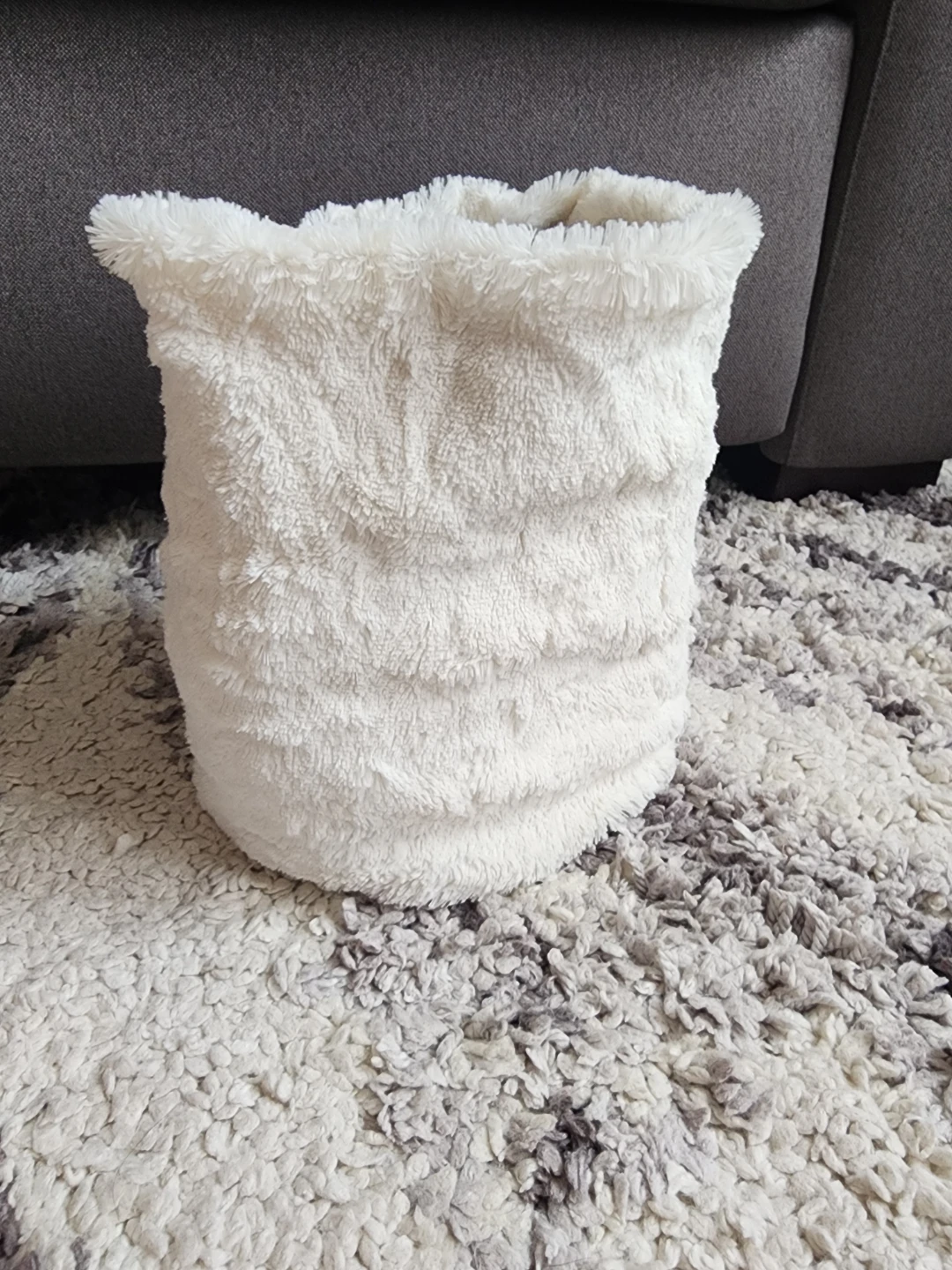 H&M White Plush Storage Basket - photo 4