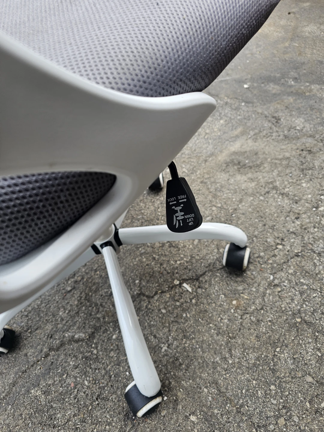 Ergonomic Mesh Office Chair - photo 4