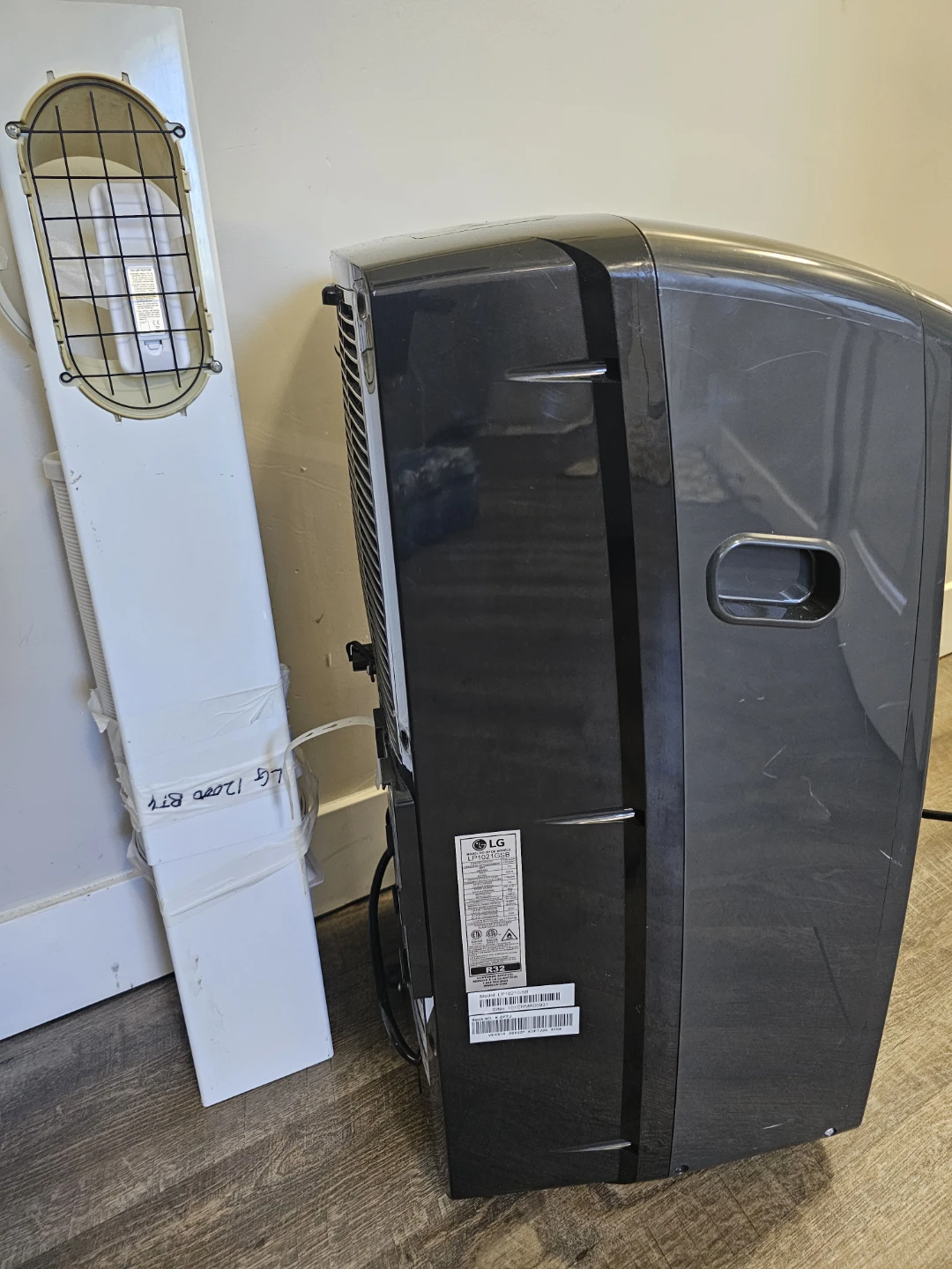 LG LP1021GSB Portable Air Conditioner - photo 2