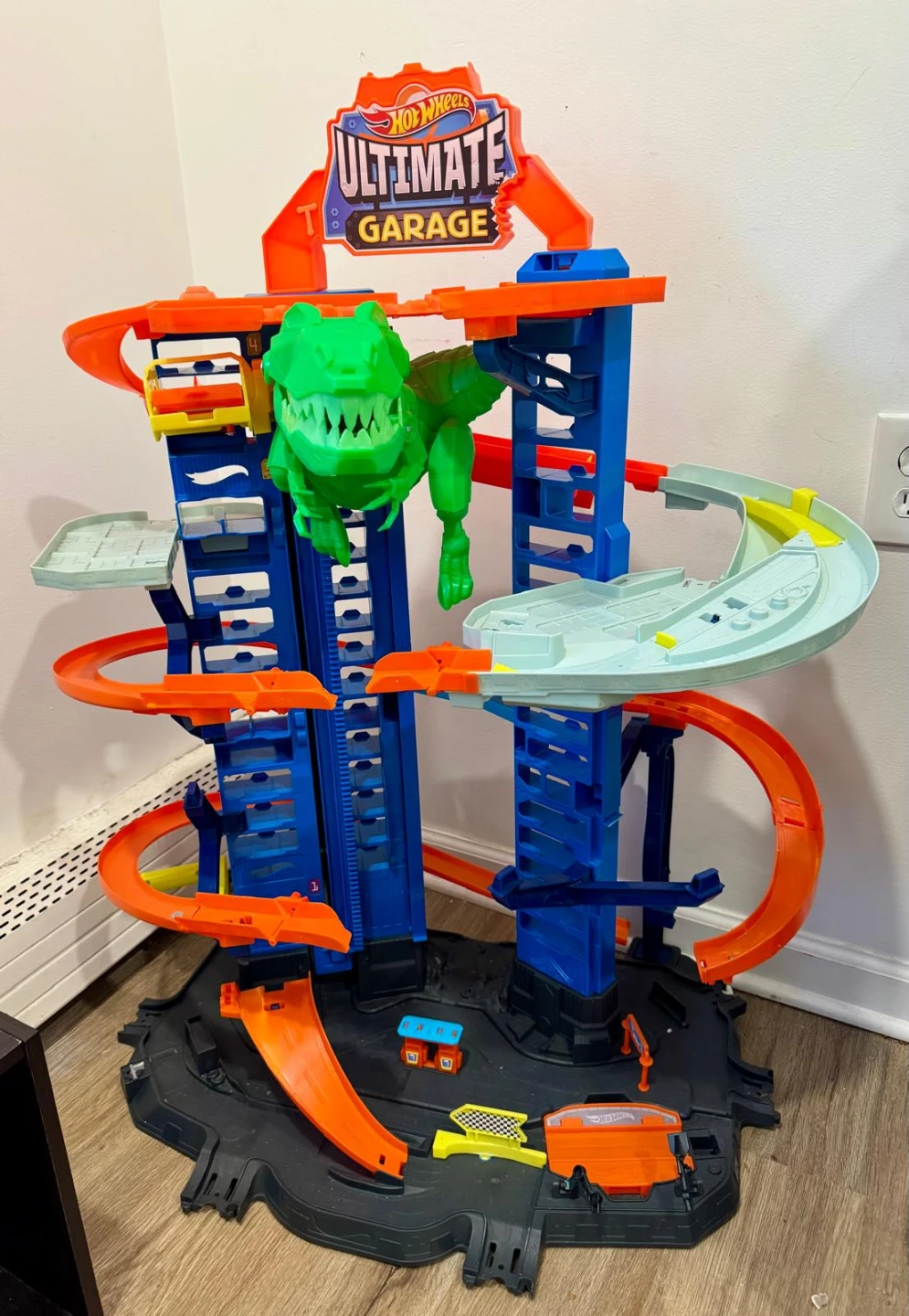 Hot Wheels Ultimate Garage Playset with T-Rex