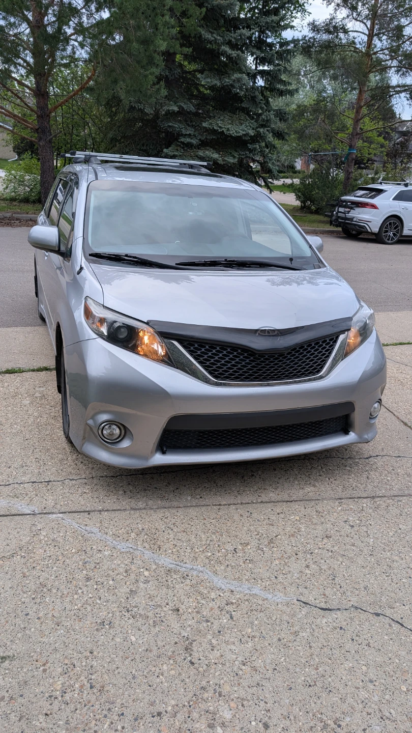 WOW- 2012 Toyota Sienna SE FCFS - photo 4