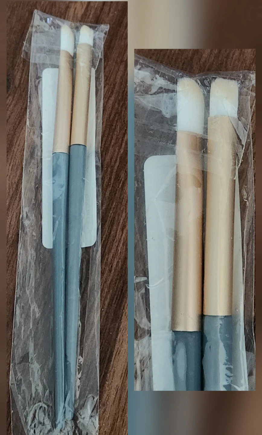 ⚽️ Set of 2 Makeup Brushes