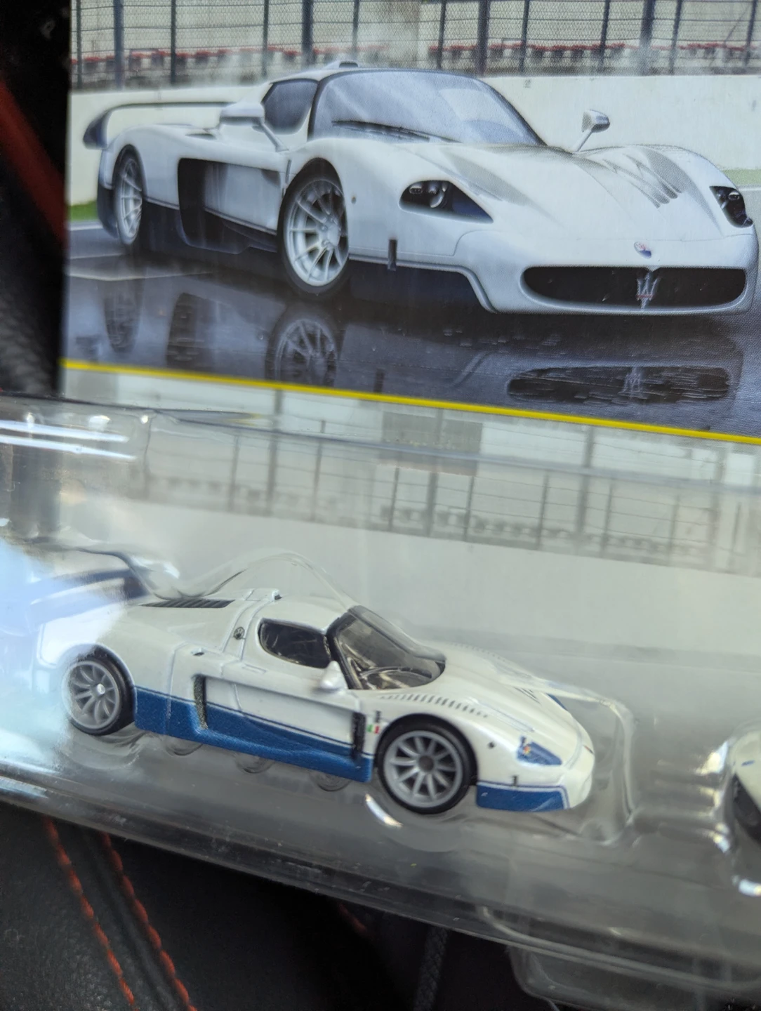 Hot Wheels Premium Car Culture Maserati MC12 MC20 - photo 3