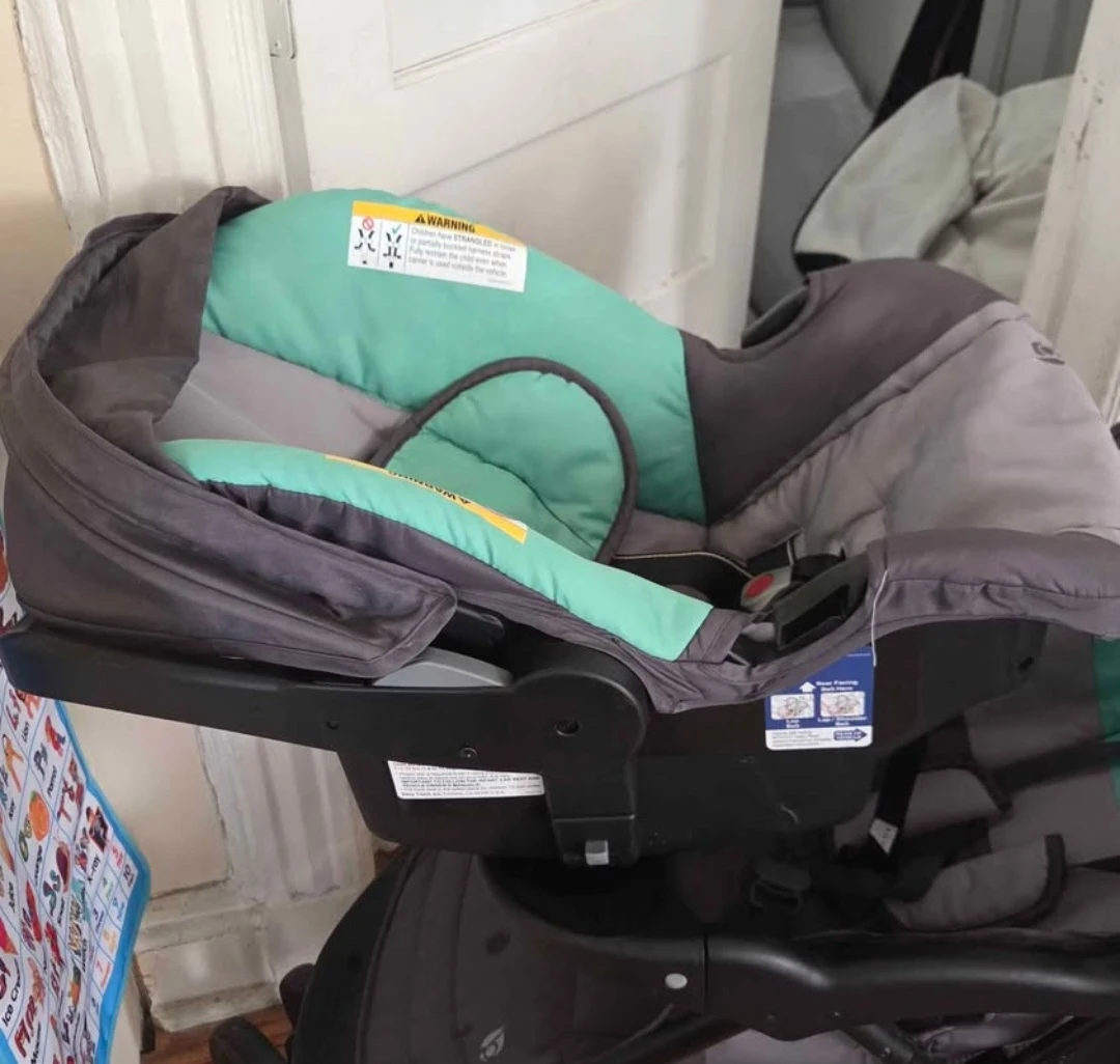 Baby Trend Infant Car Seat and Stroller Combo - photo 2