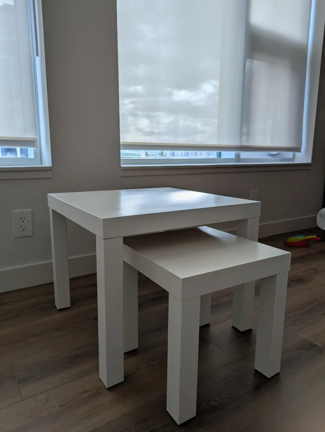 Set of 2 White Nesting Side Tables