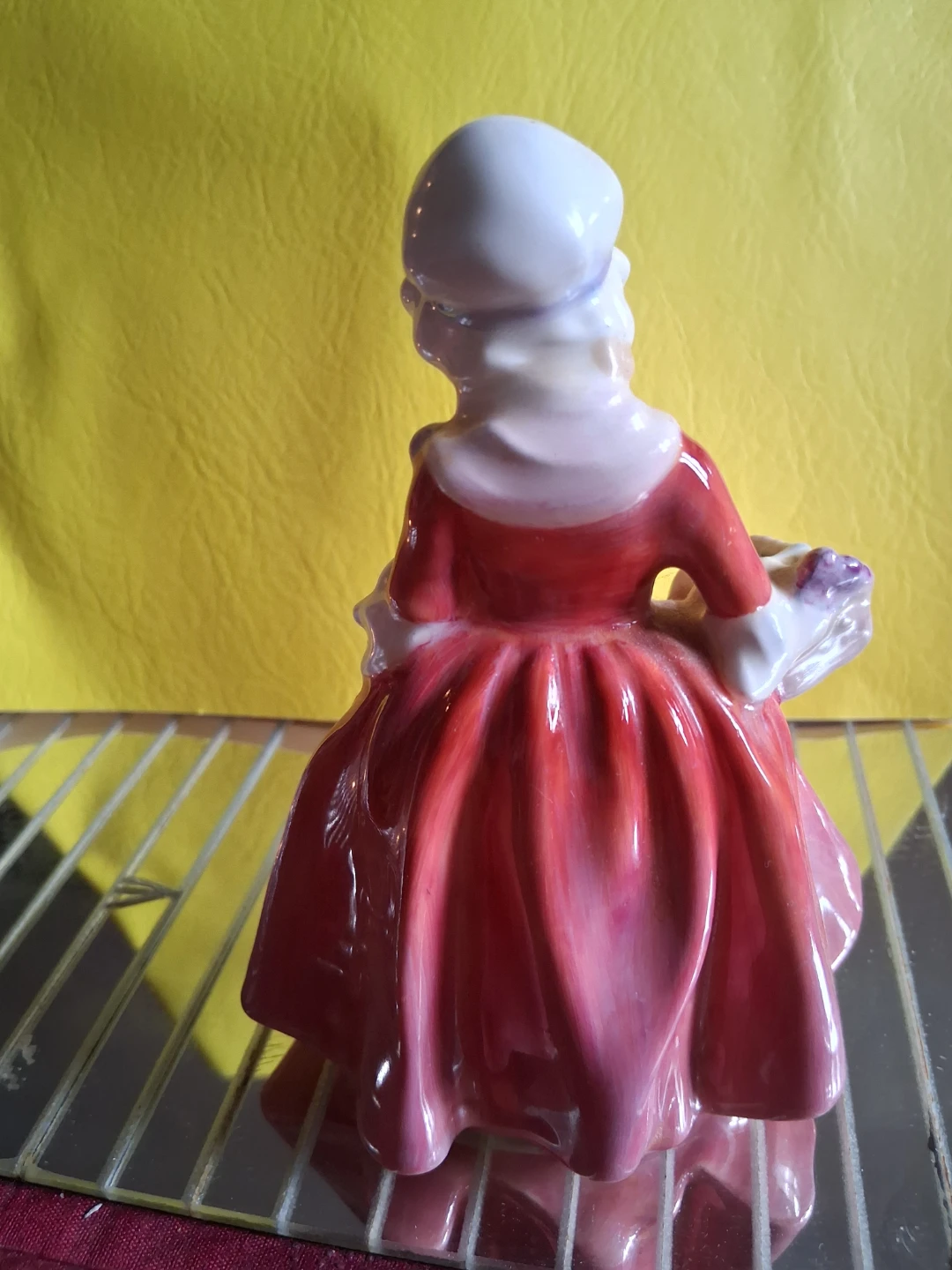 Royal Doulton Lavinia HN.1955 Figurine - photo 2