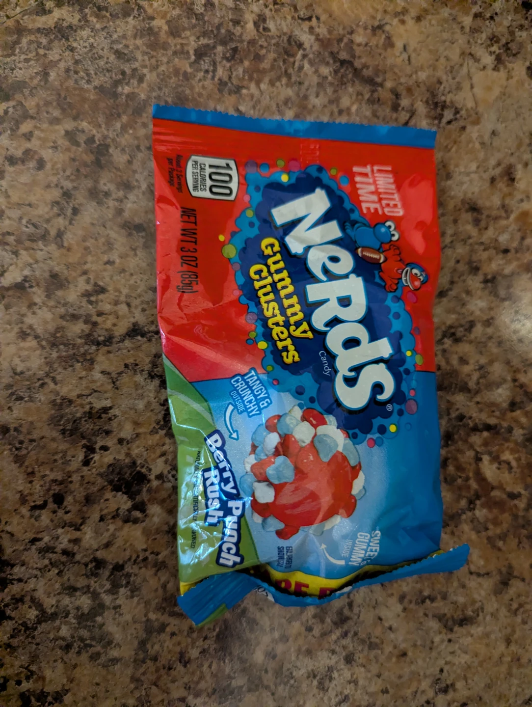 ⚽ Nerds Gummy Clusters Candy - Berry Punch Rush (3 oz)