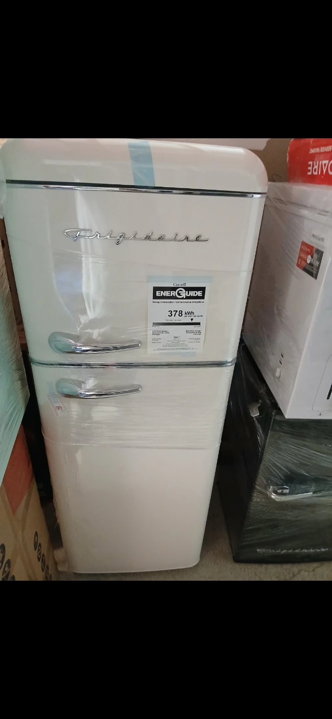 Frigidaire Retro Top Mount 2-Door Refrigerator with FreezerCream