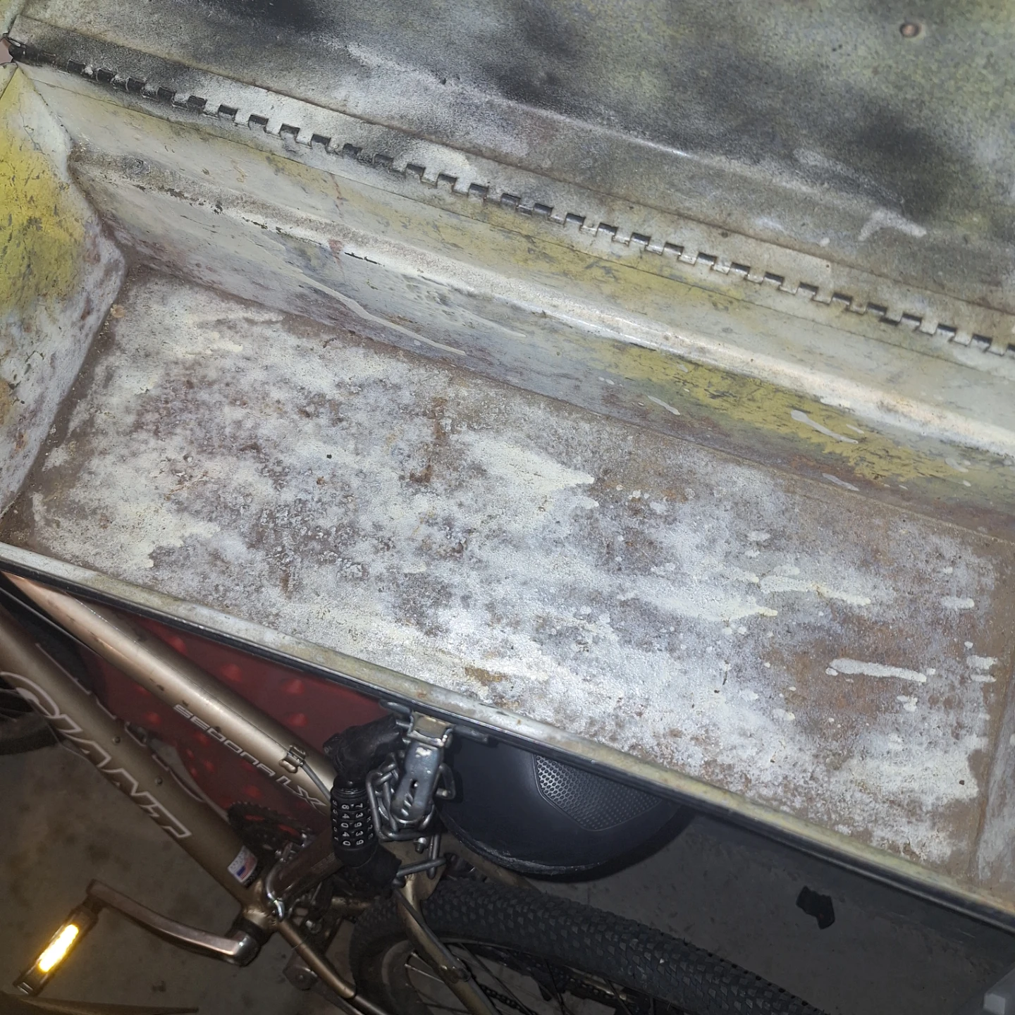 Vintage Metal Toolbox - photo 4