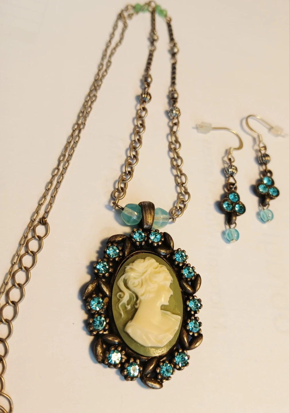 Cameo Necklace and Earring Set - photo 3