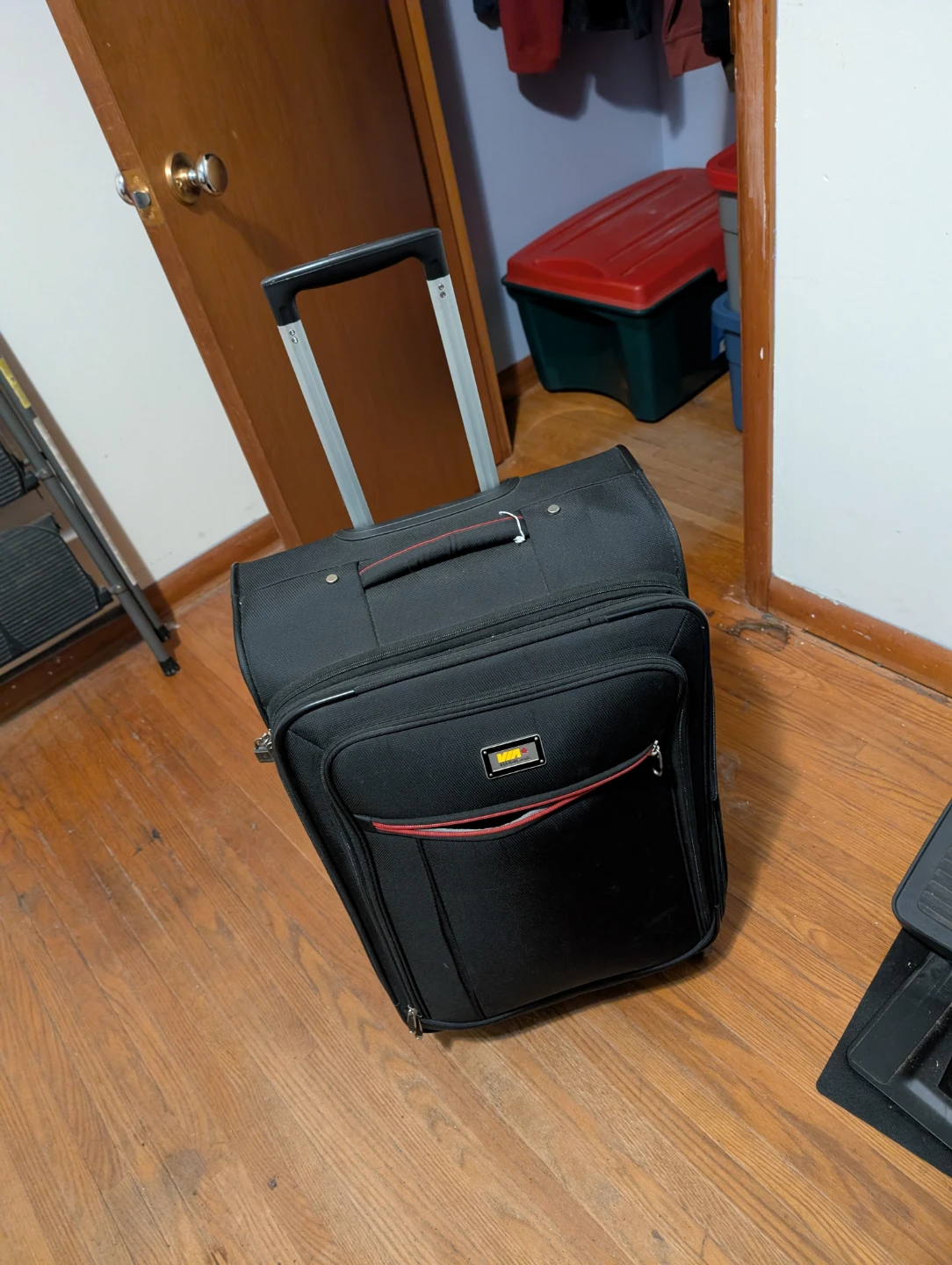 Black  big Carry-On Suitcase via rail brand