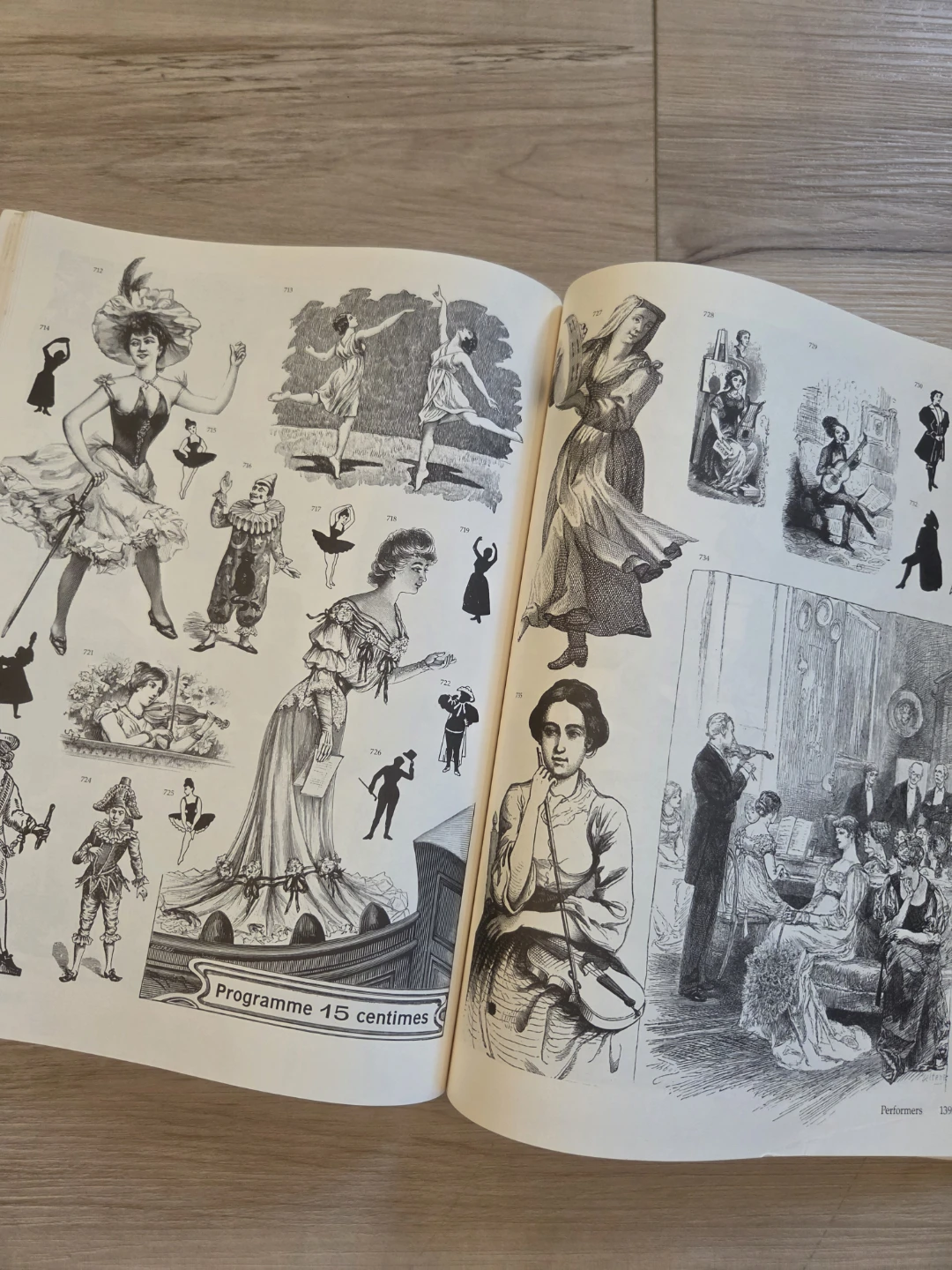 4 Pictorial Archive Books &  1 Classic Clip Art Image Book - photo 4