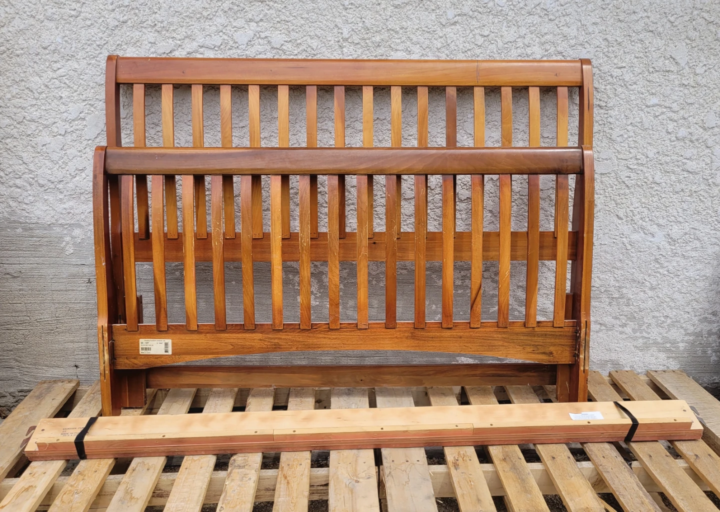 Vaughan Furniture Queen Size Wood Slat Bed