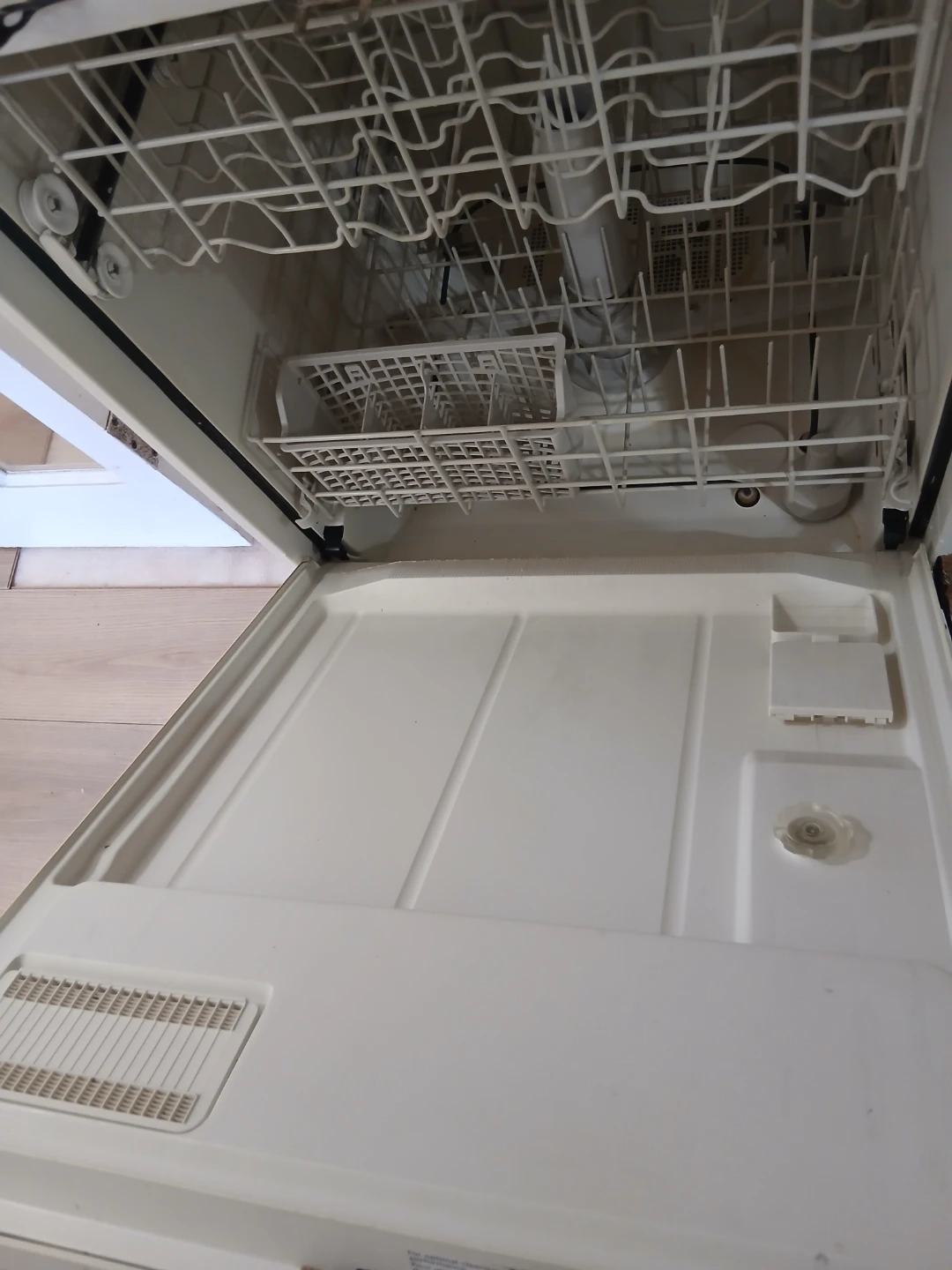 Inglis Dishwasher - photo 4