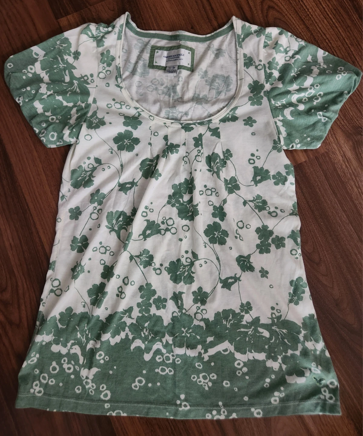 ⚽️ American Eagle Outfitters Women's Floral T-Shirt