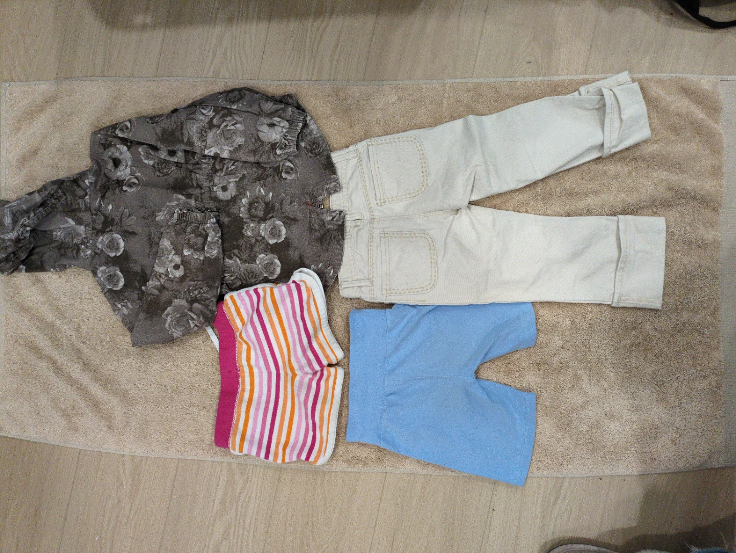 Girl's Clothing Set: Jacket and bottoms size 5/6 - photo 2