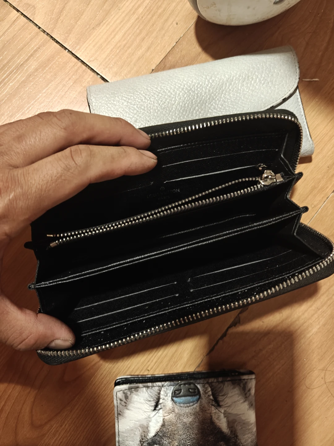 Lv  Selling all three wallets together as a bundle. - photo 4
