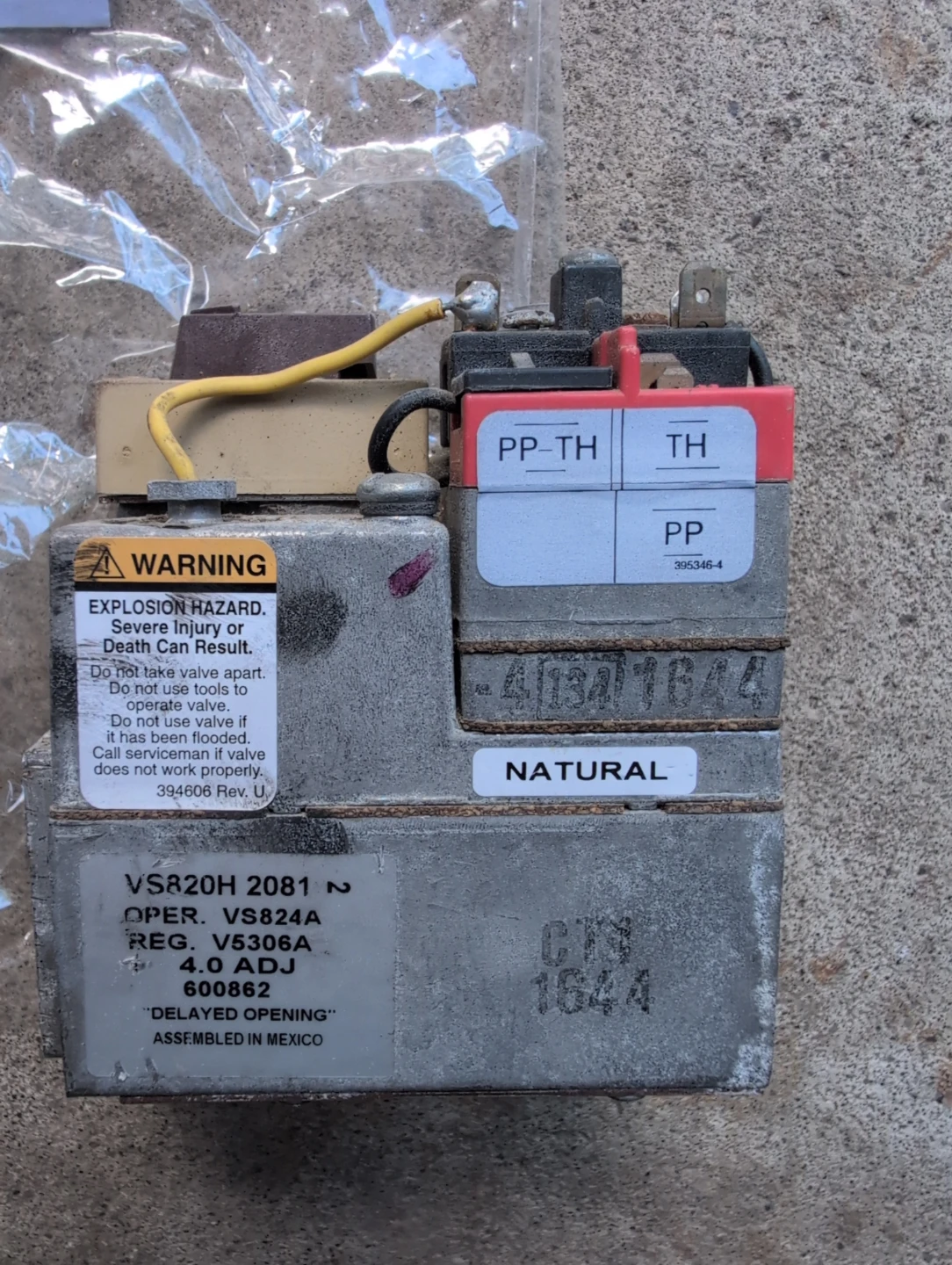 jandy pool heater Honeywell VS820H Natural Gas Valve - photo 2