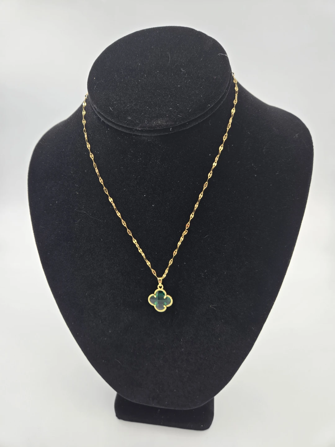 Laminated Gold Clover Necklace with Green Stone
