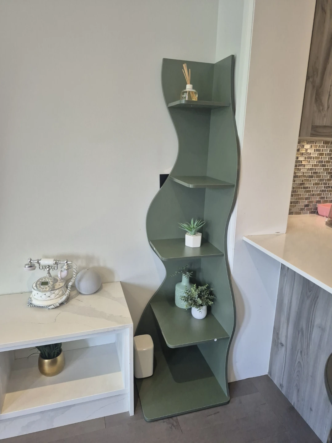 Green wavy shelf unit