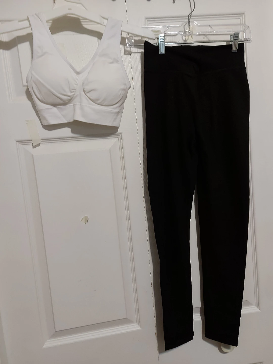 White Sports Bra and Black Leggings Set - photo 2