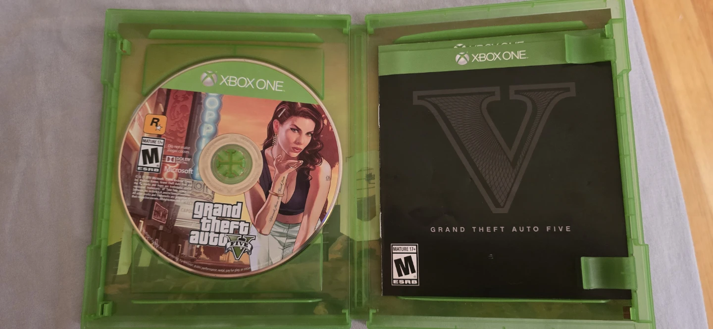 Gta5 - xbox one disc - photo 3