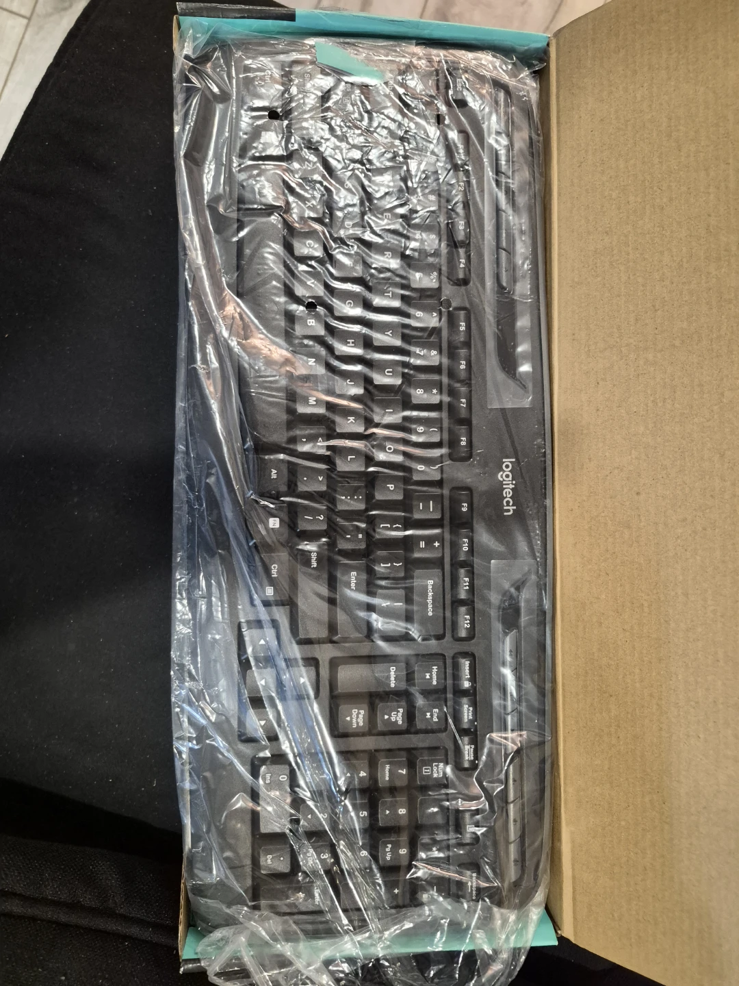 Logitech wireless keyboard and  mouse bnib - photo 2