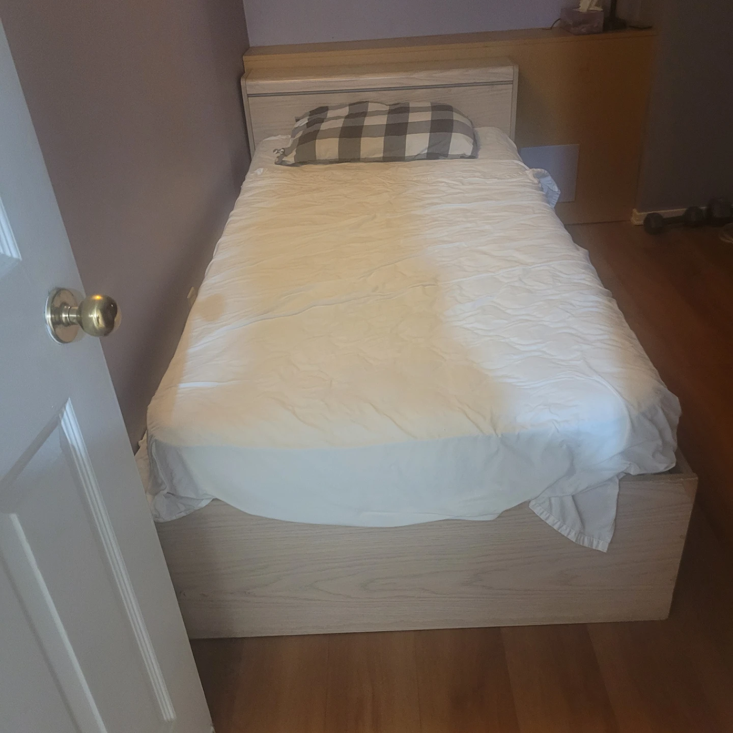 Single bed with storage drawers