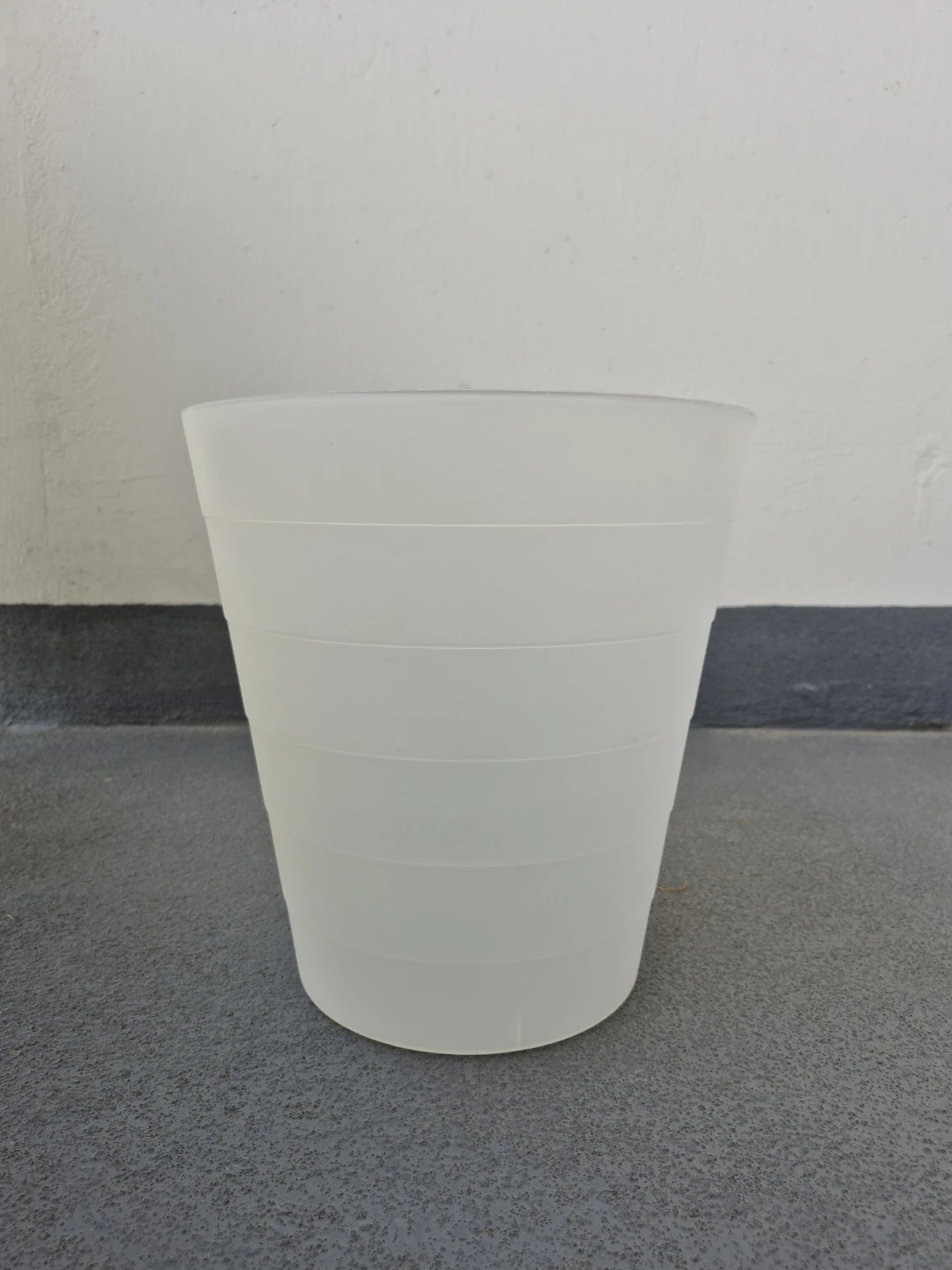 2 Wastepaper bin/basket trash can (2 for $5) : AS NEW - photo 3