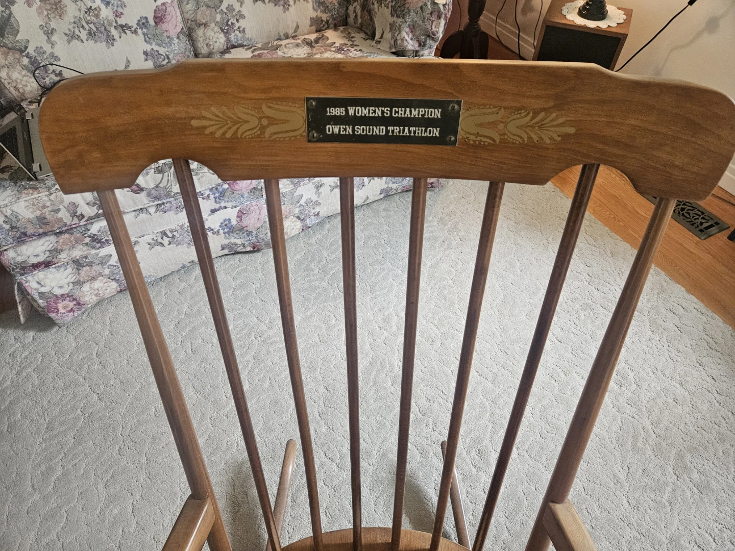 Wooden Rocking Chair - 1986 Women's Champion - photo 4
