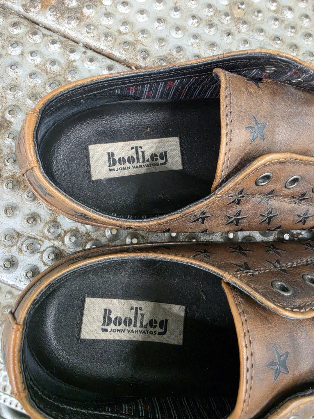 John Varvatos "Boolig" Brown Leather Star Sneakers - photo 3