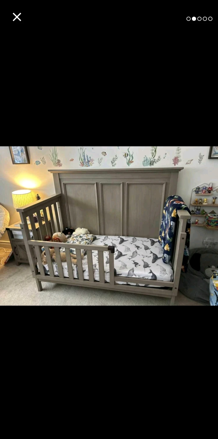Beautiful Stone Wash 4‑in‑1 Crib with All Accessories - photo 2