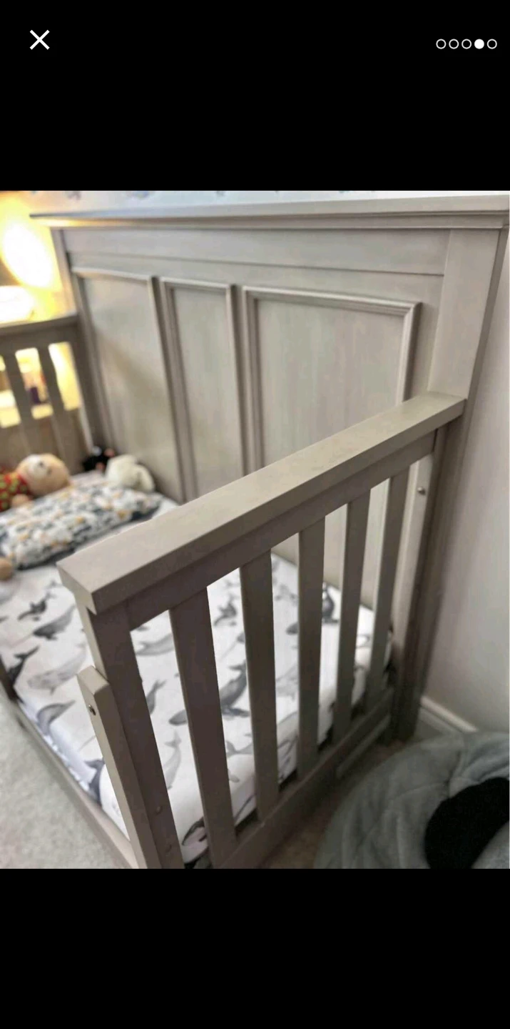 Beautiful Stone Wash 4‑in‑1 Crib with All Accessories - photo 3