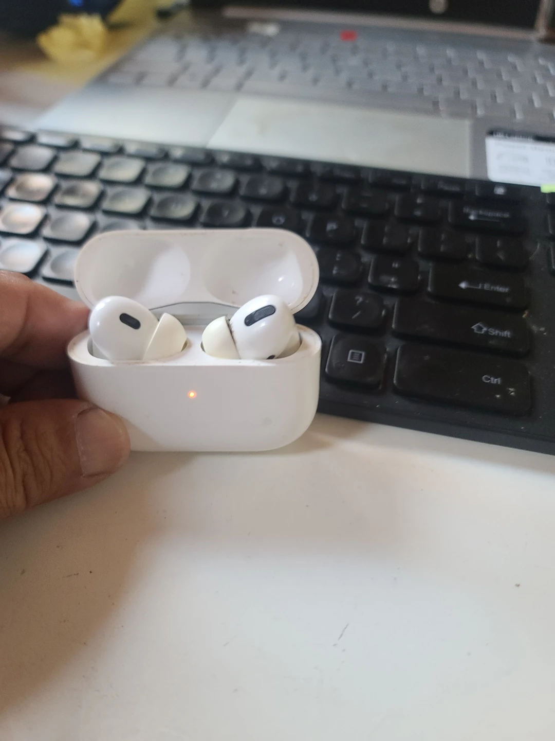Apple AirPods Pro  And Charging Case - photo 4
