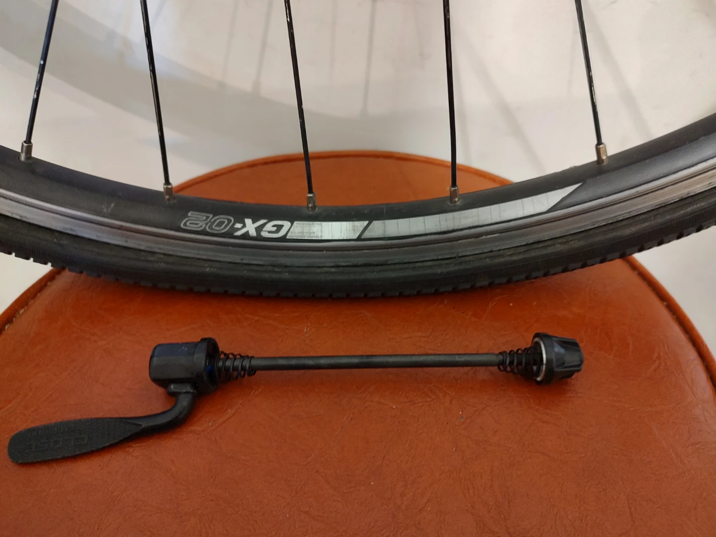 Sale 700C Giant front bicycle rim with puncture resistant tire - photo 3