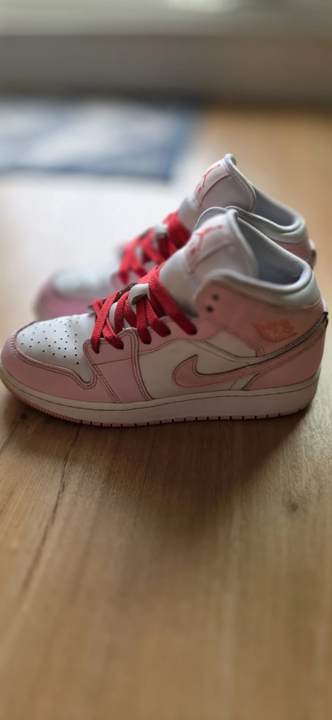 Air Jordan 1 Mid Pink Foam Fire Red 5.5Y - photo 2