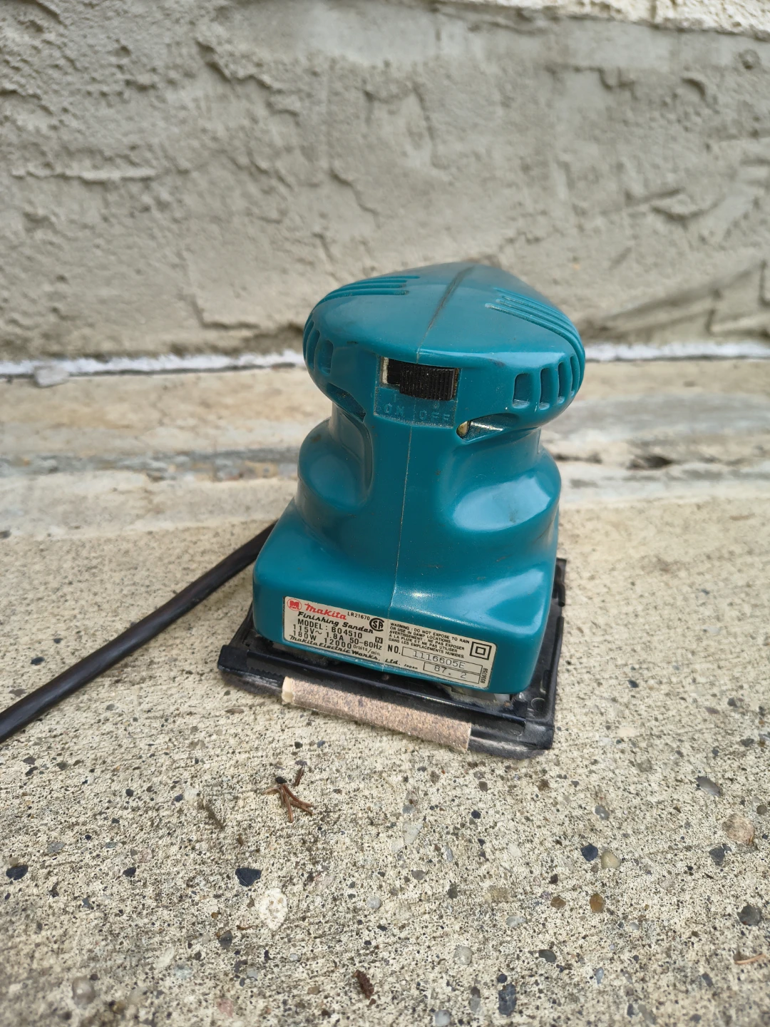Makita Finishing Sander Model B04510