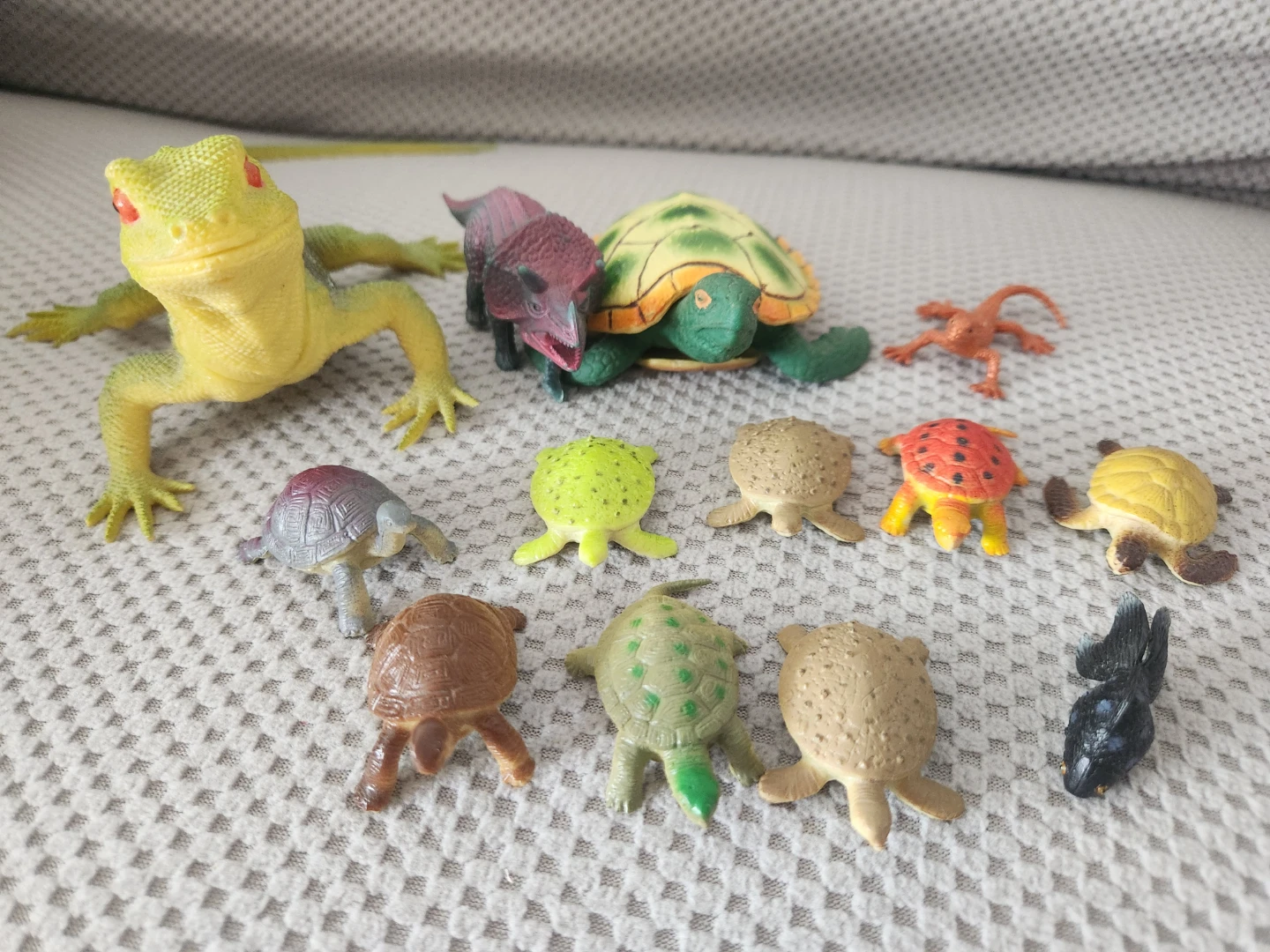 Toy Animal Figurines (Turtles, Lizard, Dinosaur, Fish)