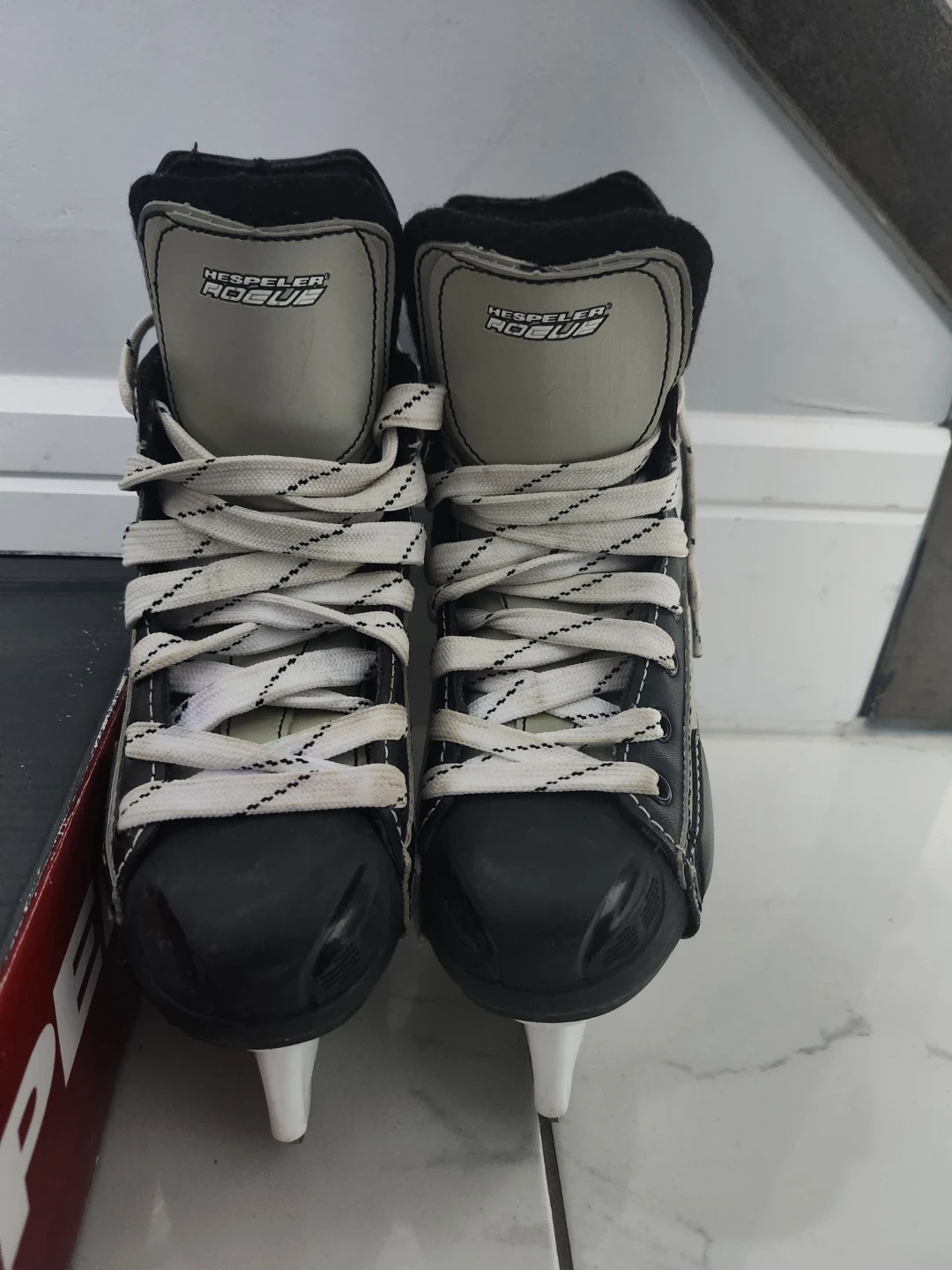 Hockey Skates Youth Size Y12