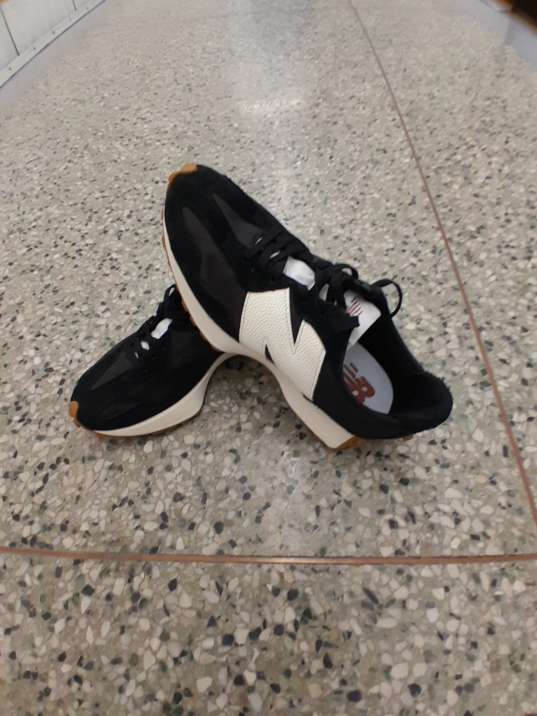 New Balance 327 Sneakers Women's Size 9