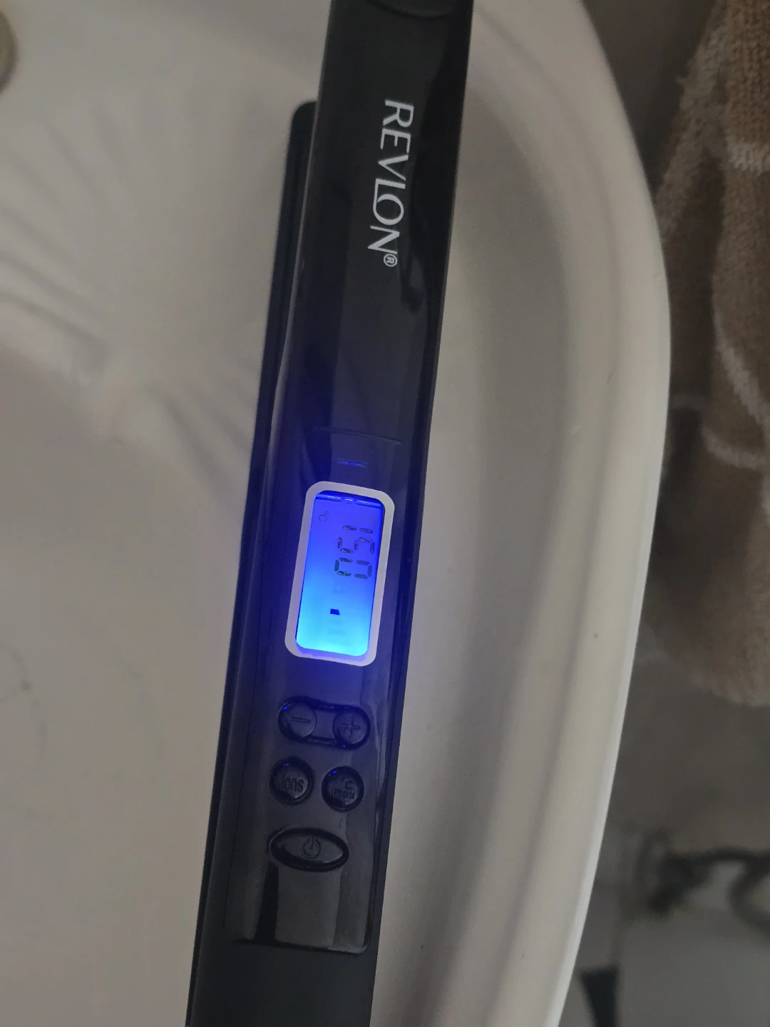 Revlon Hair Straightener - photo 4