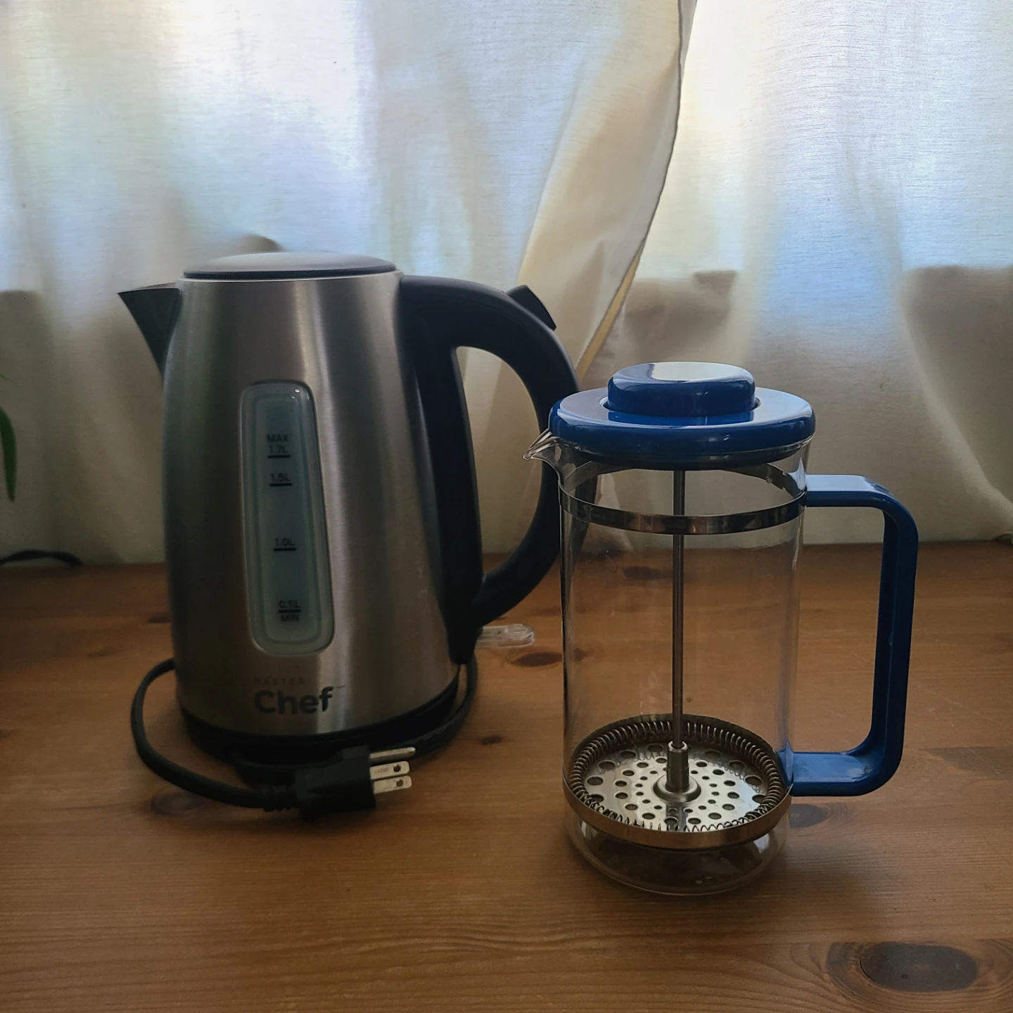 Chef Electric Kettle and Blue French Press