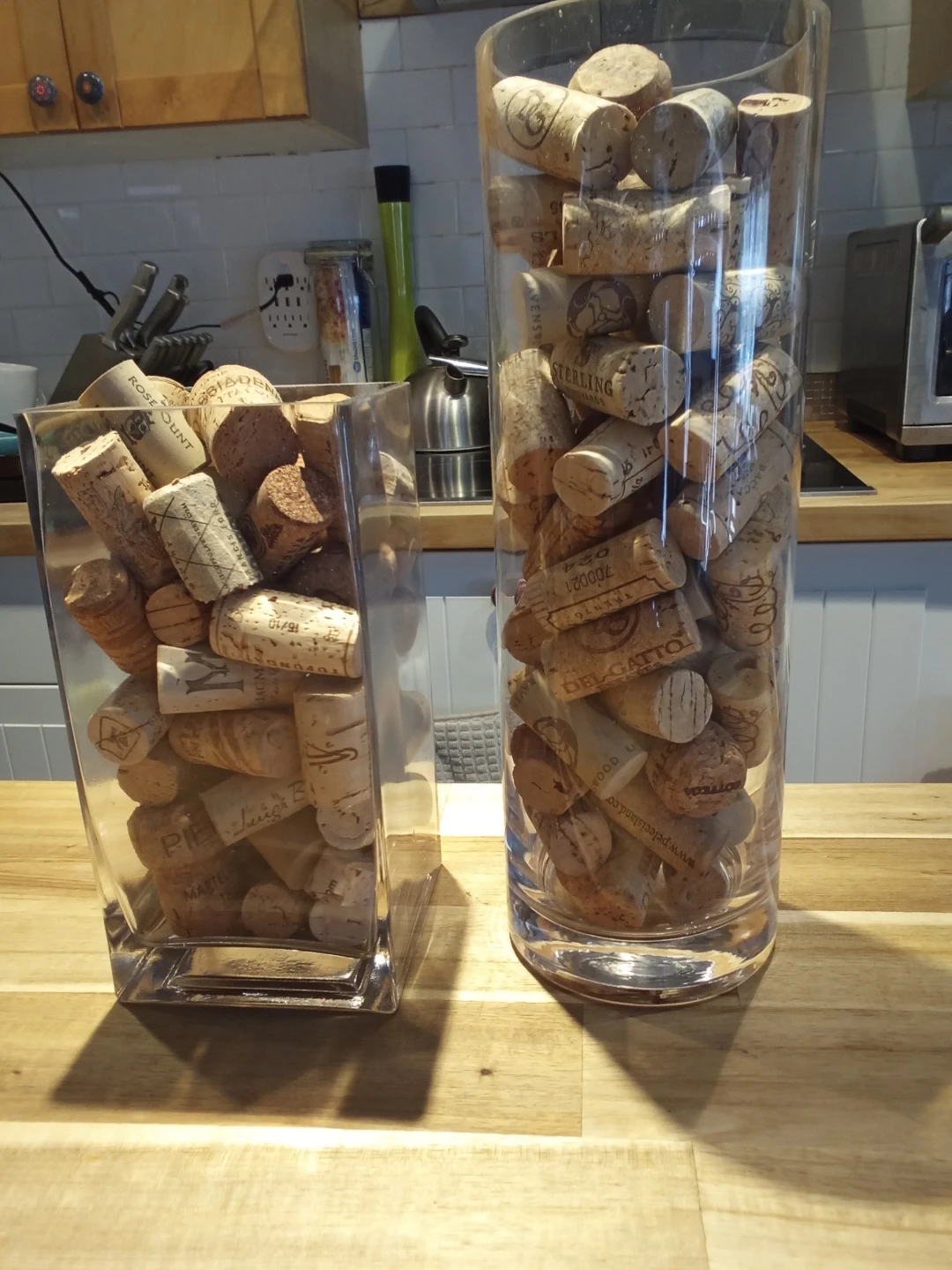 Set of 2 Glass Vases Filled with Wine Corks - photo 2